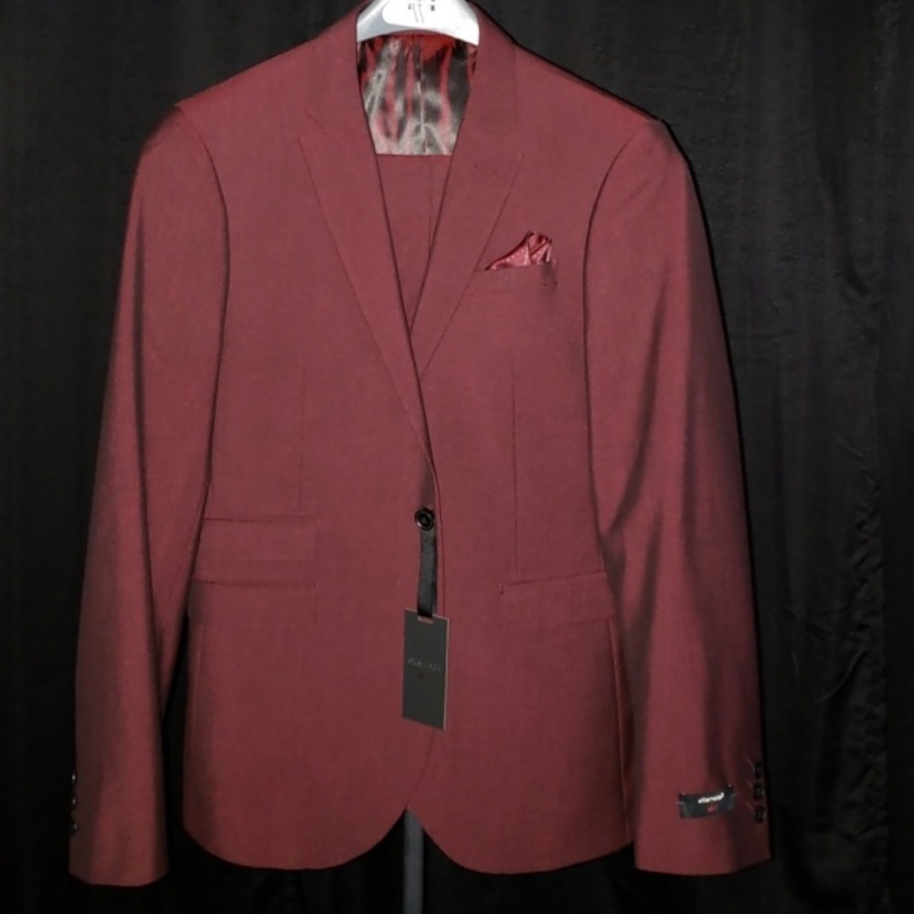 Burgundy / Brick Suit